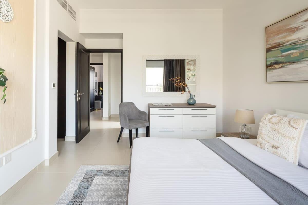 Frank Porter - Serena Casa Viva Villa Dubai