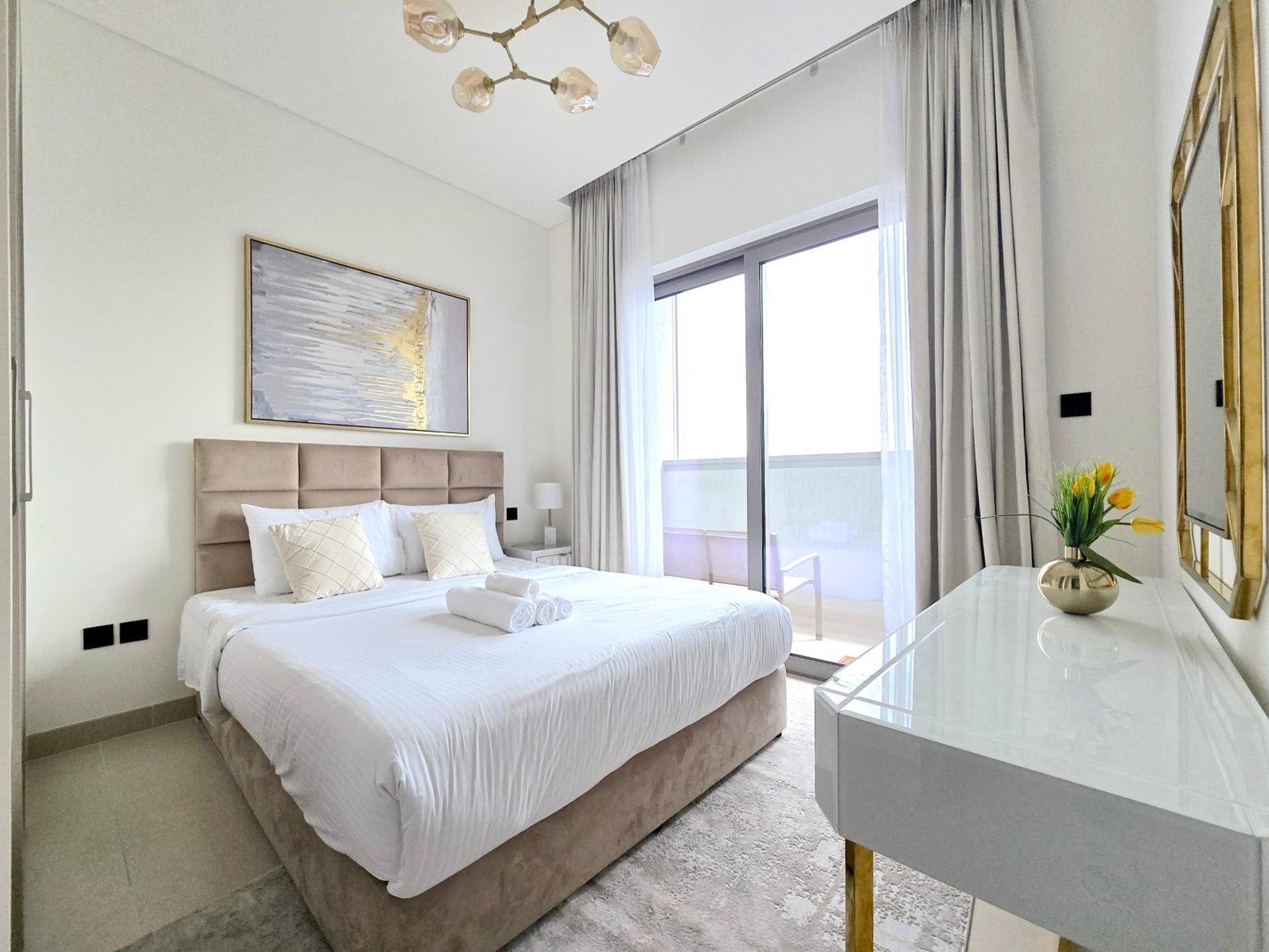 Apartment Sleek And Stylish 2-bedroom *