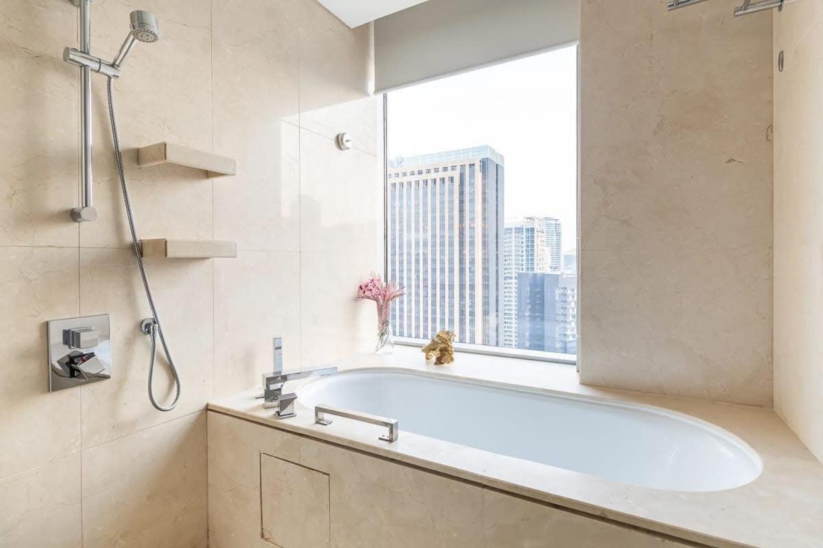 Frank Porter - Emaar Residences Marina Dubai