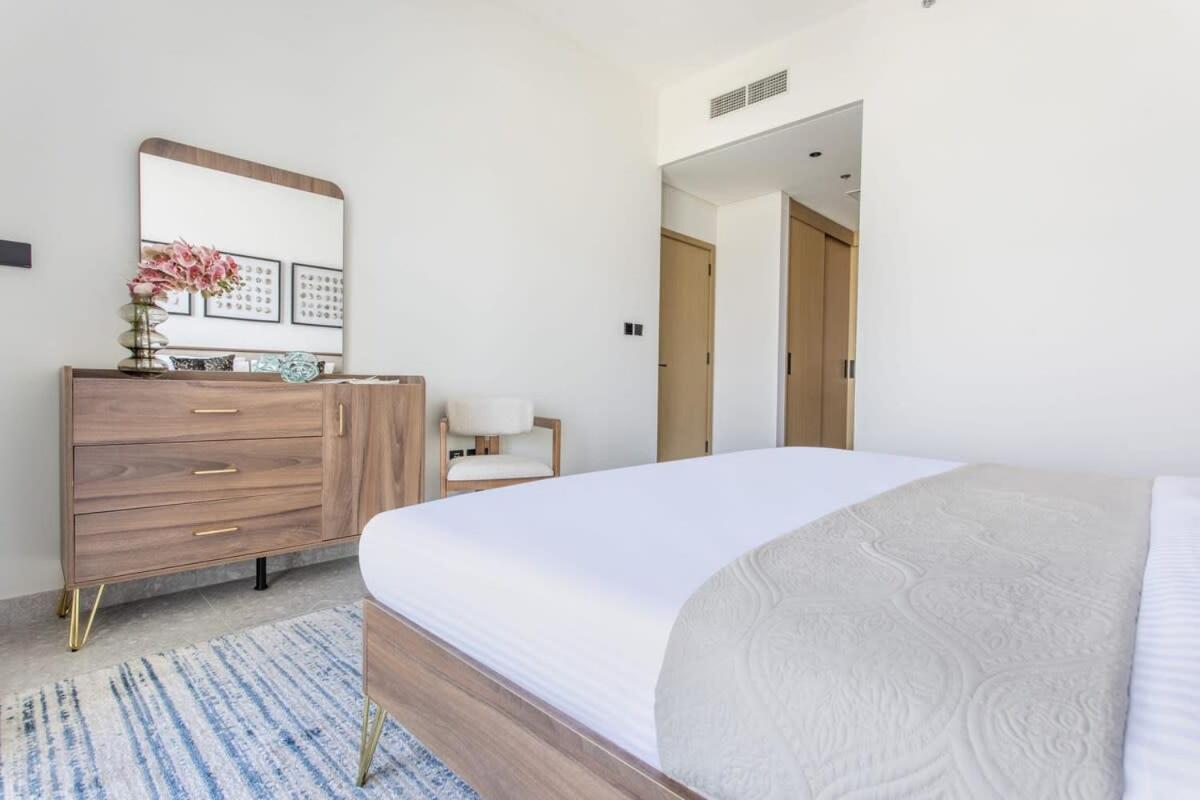 Frank Porter - Golf Apartment Dubai
