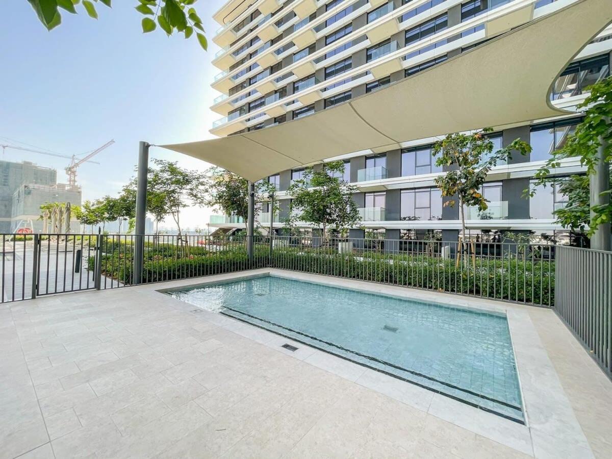 Frank Porter - Golf Apartment