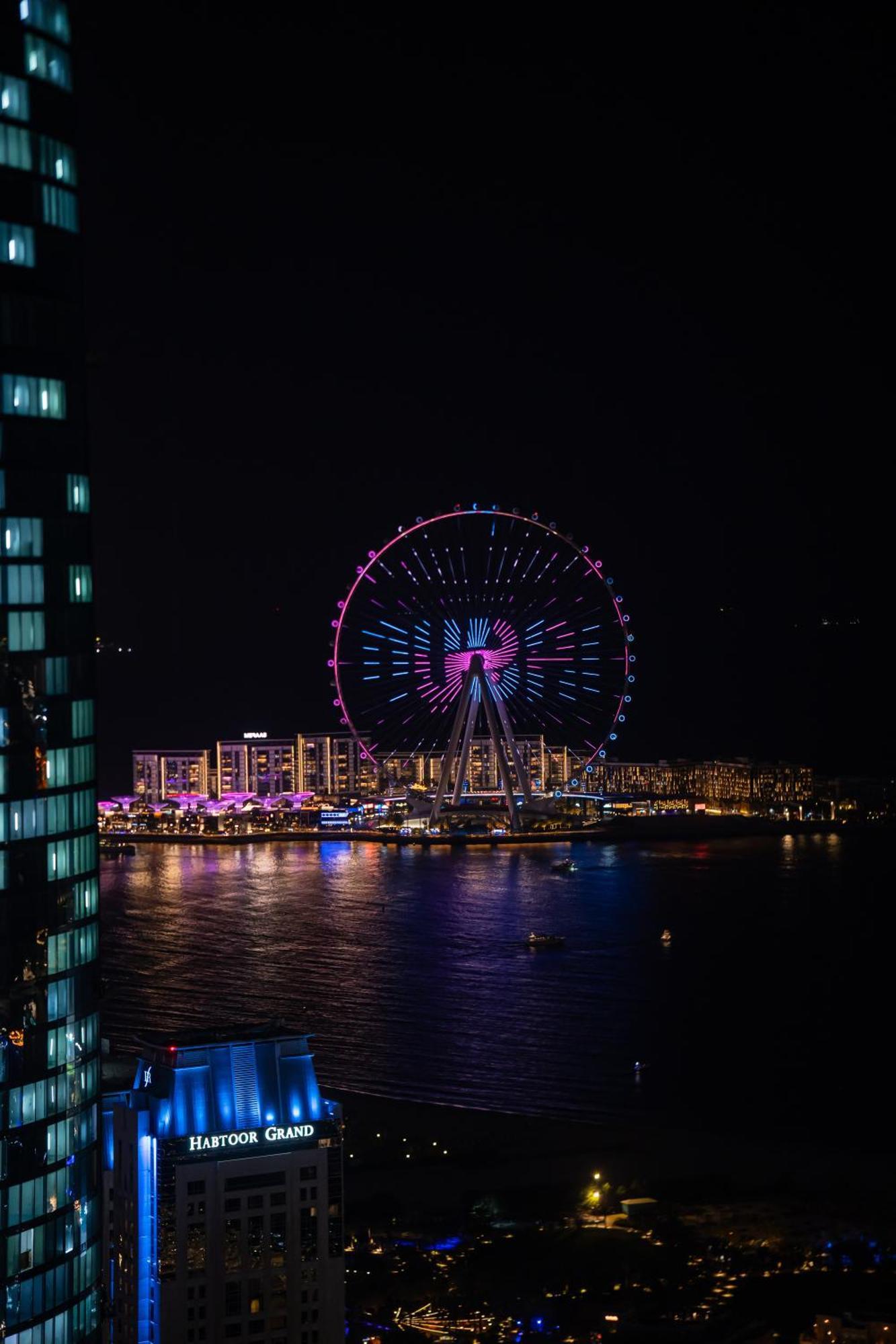 Vibes By Beds And Company - 51st Floor, Full Sea View *