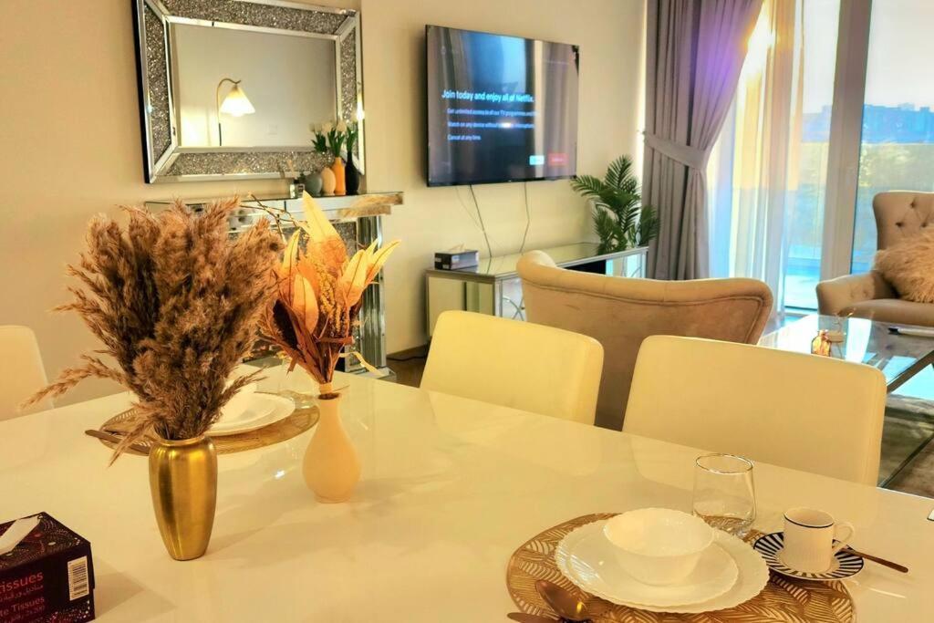 3br Beige Gray Escape Silver Skywalk Sanctuary