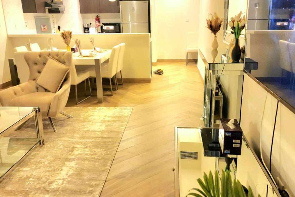 3br Beige Gray Escape Silver Skywalk Sanctuary Apartment Dubai