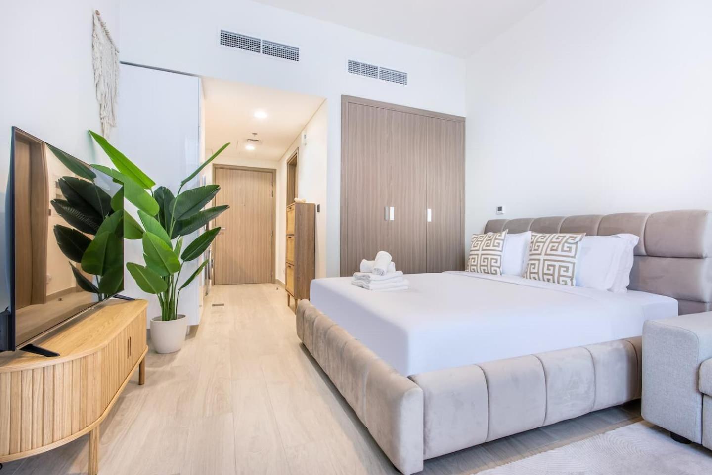 Apartment Artist Heaven Studio! Riviera 35! 10 Min Downtown