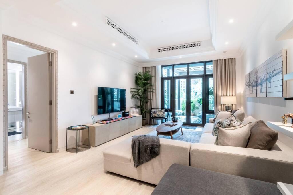 Daire First Class 1br Tranquil Oasis In Old Town Dubai