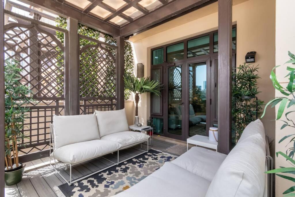 Daire First Class 1br Tranquil Oasis In Old Town Dubai