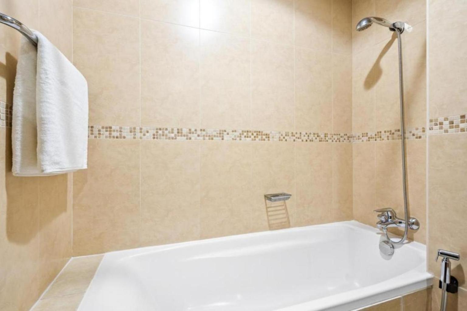 Apartment Click - Jlt - & Balcony Lakes View Entire -ra