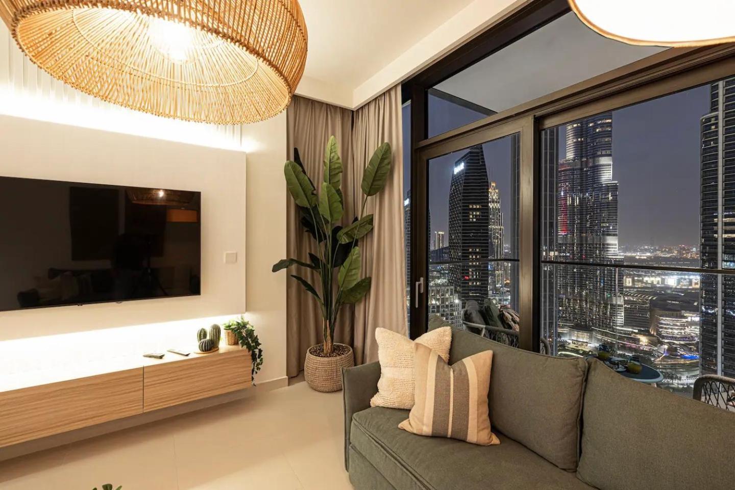 Burj Crown - New Sky High, Near Burj Khalifa, Boulevard View, Opposite Mall *