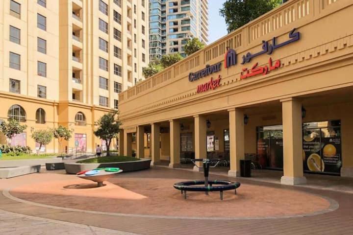 Amazing 1bdr In Jbr- Beach Access And Lake View