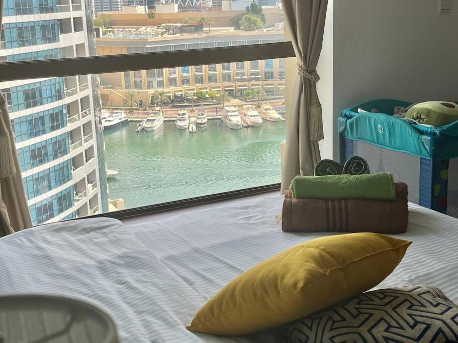 Daire Amazing 1bdr In Jbr- Beach Access And Lake View *