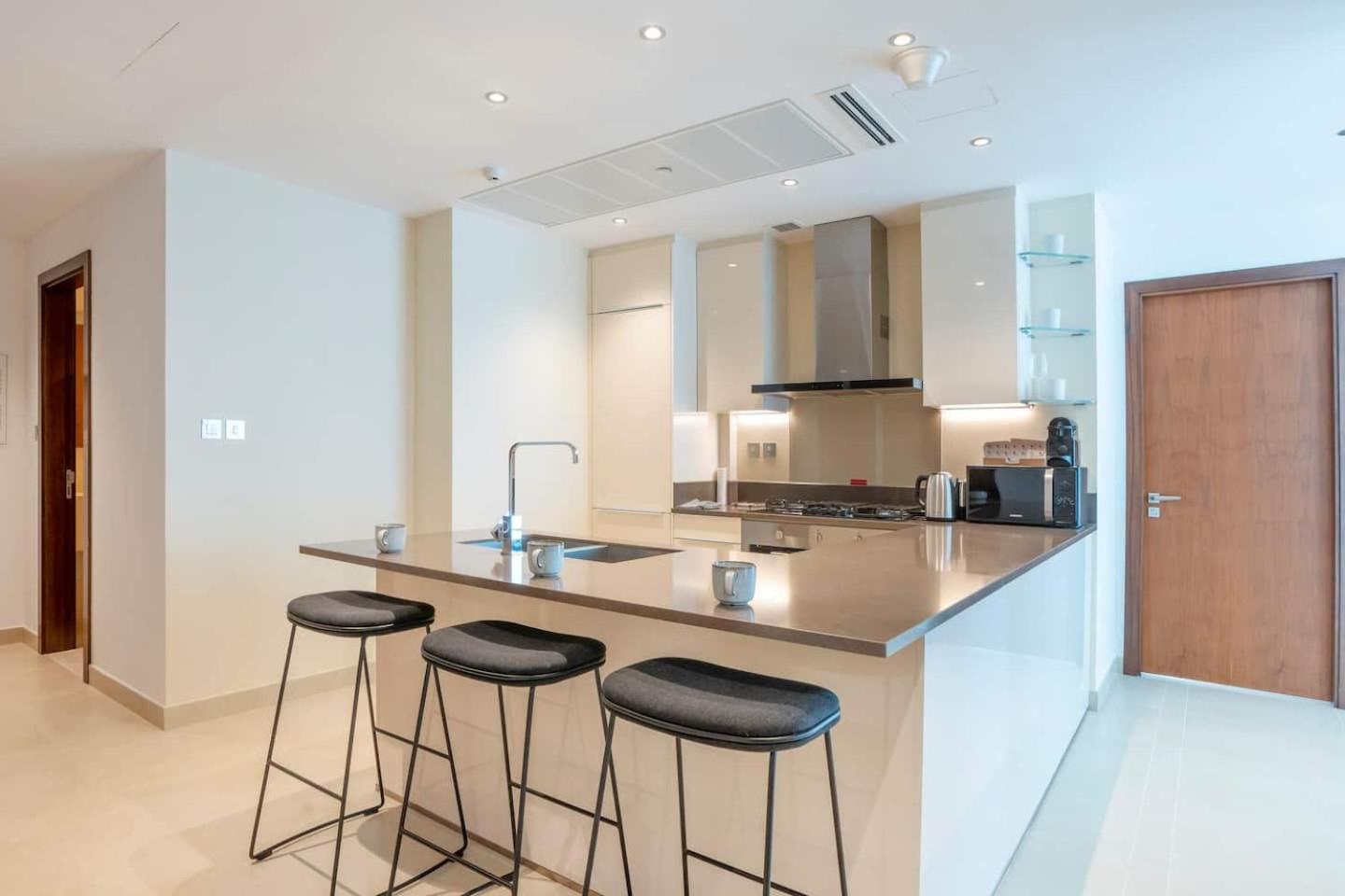 Luxurious 3brmaid With Stunning Marina Views Dubai