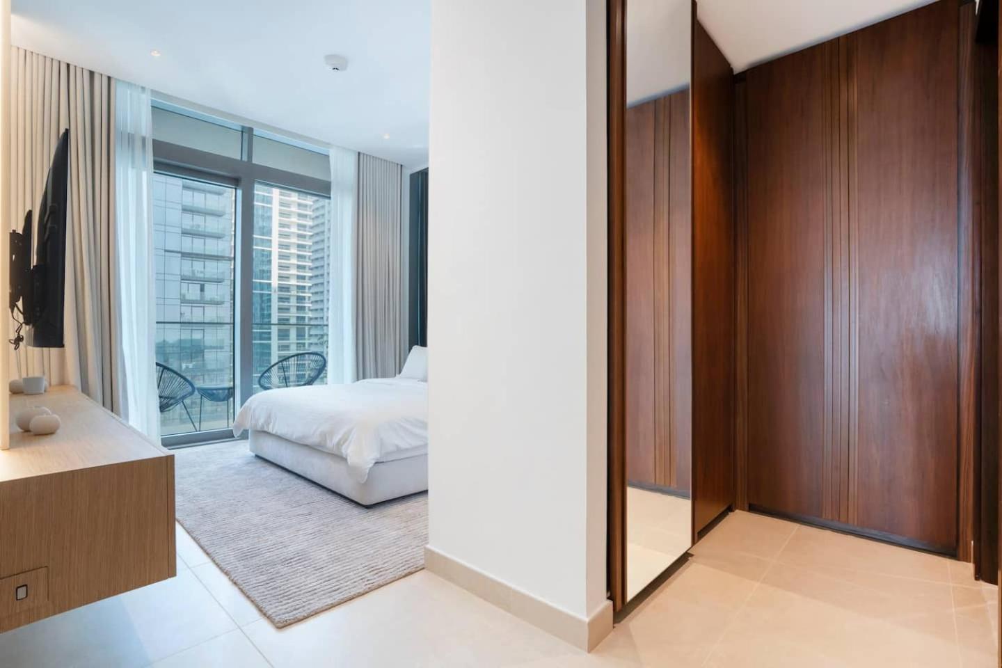 Luxurious 3brmaid With Stunning Marina Views Apartment *