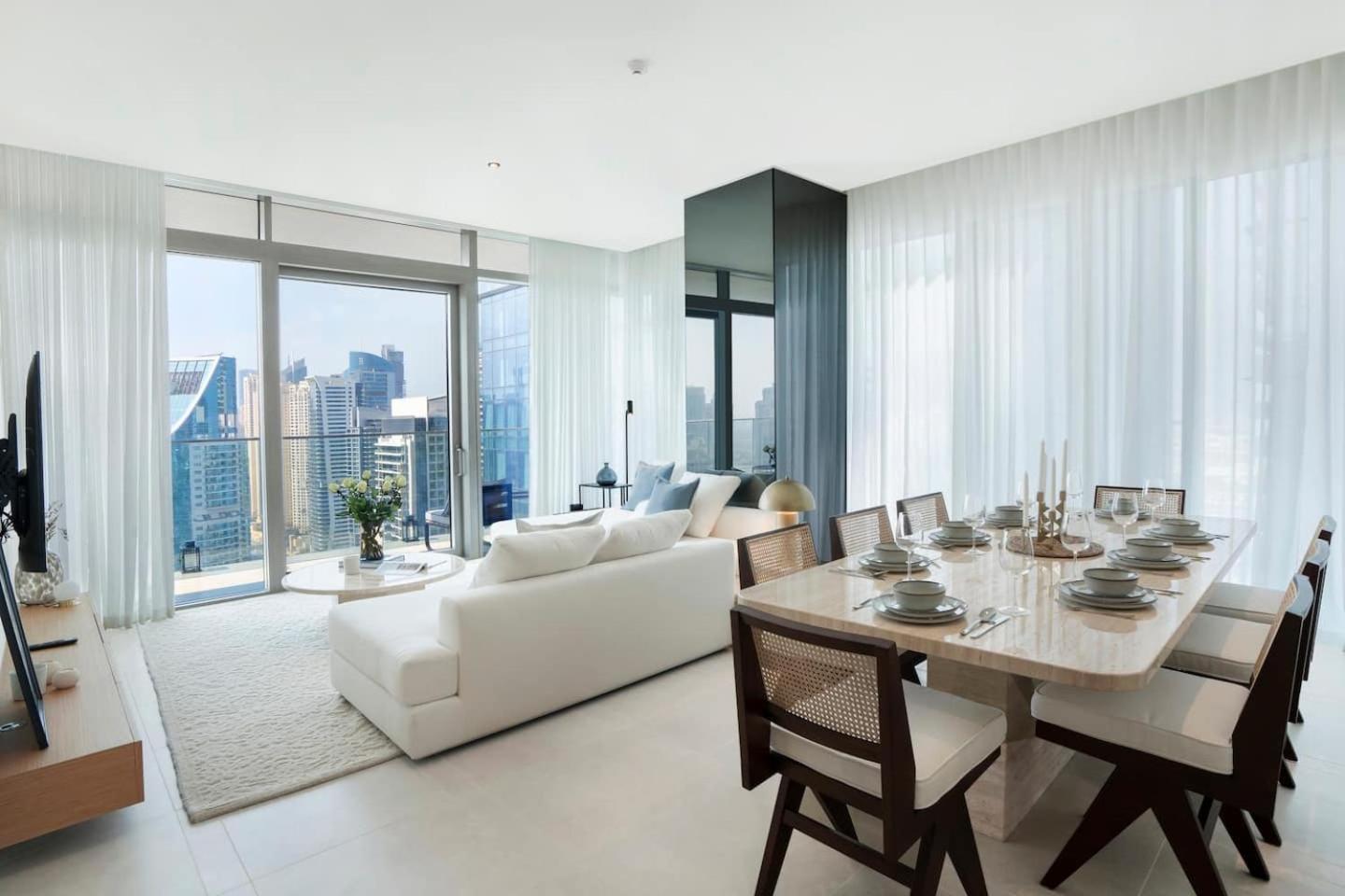 Luxurious 3brmaid With Stunning Marina Views Apartment Dubai