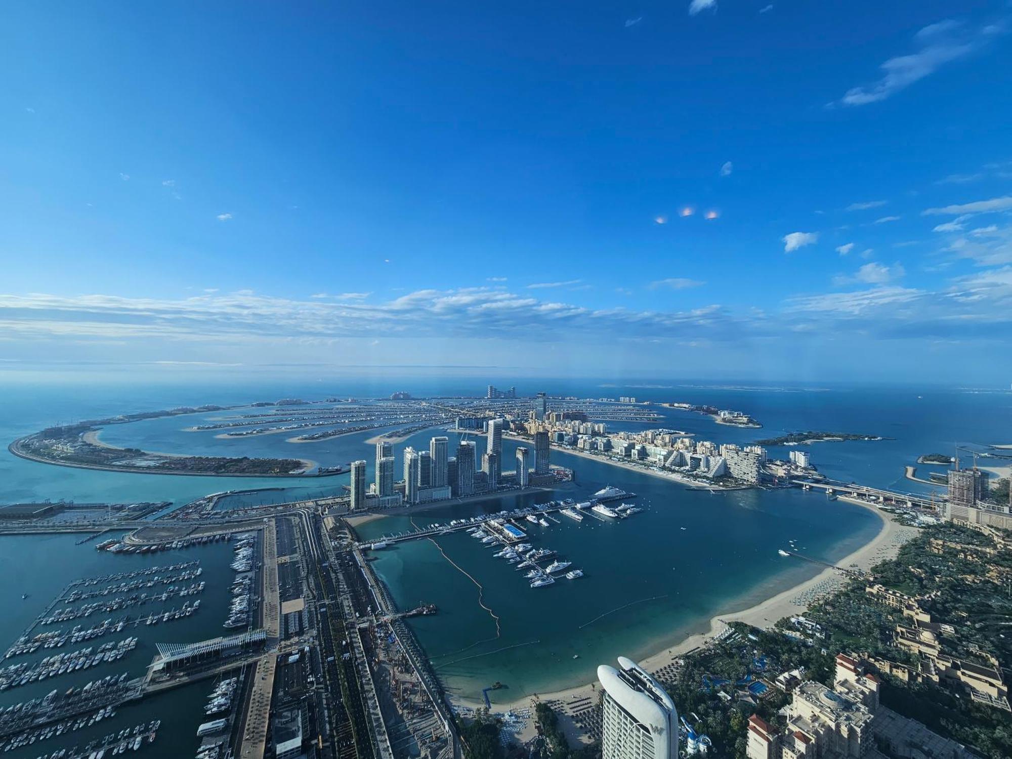 Homestay Super Host At Highest Residential Tower In The World, Private In A Shared Dubai