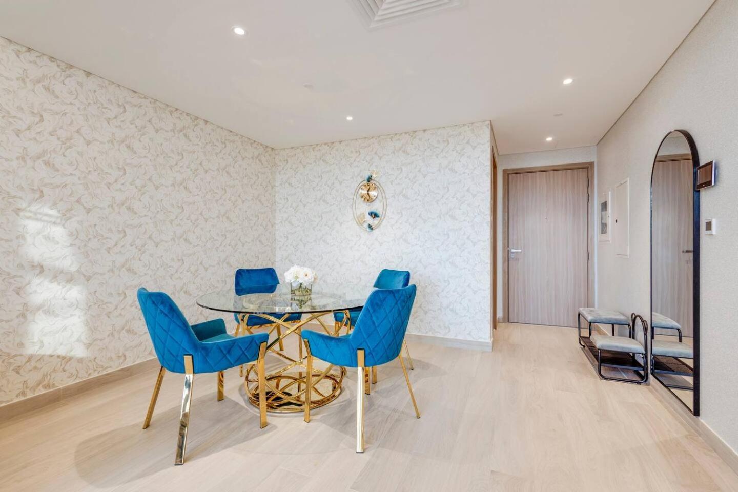 Elegant 2-br Gem Quick Access Downtown *
