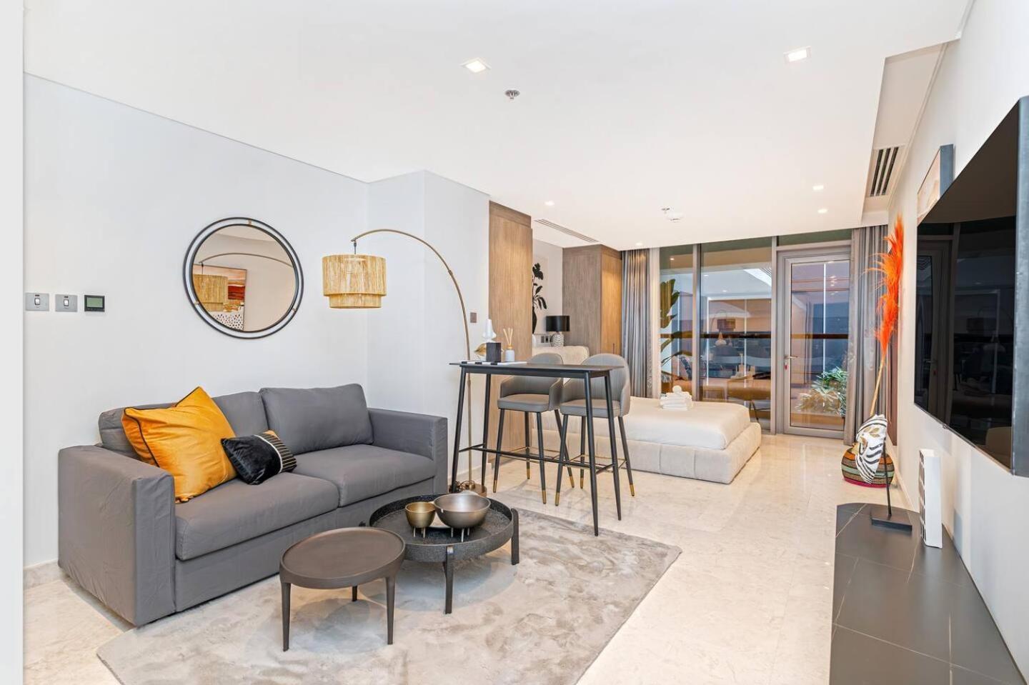 Fashionable Studio8 Min Walk To Burj Khalifa Apartment