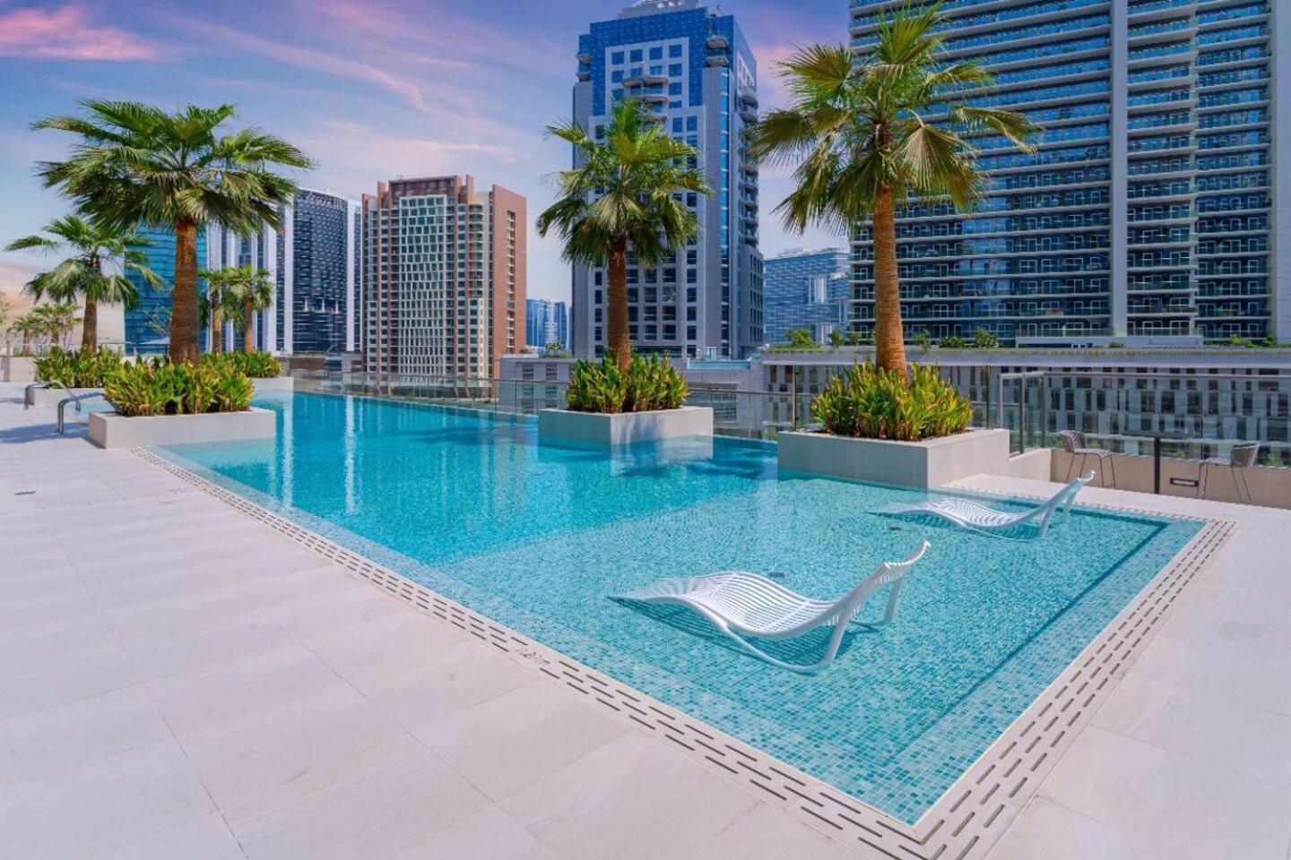 Apartment Cozy & Lux Studio-walk To Burj Khalifasleeps 3 Dubai