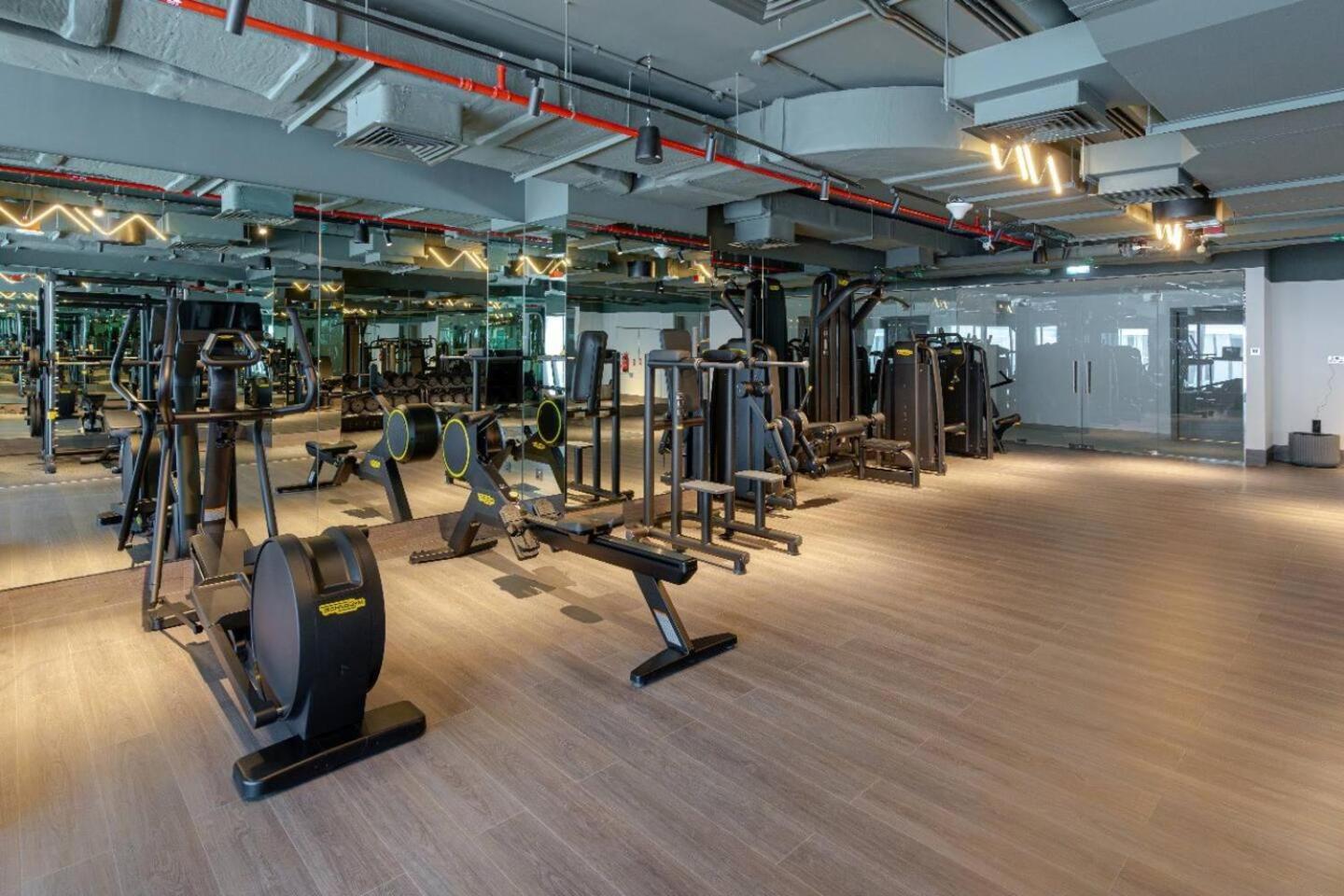Apartment Cozy & Lux Studio-walk To Burj Khalifasleeps 3