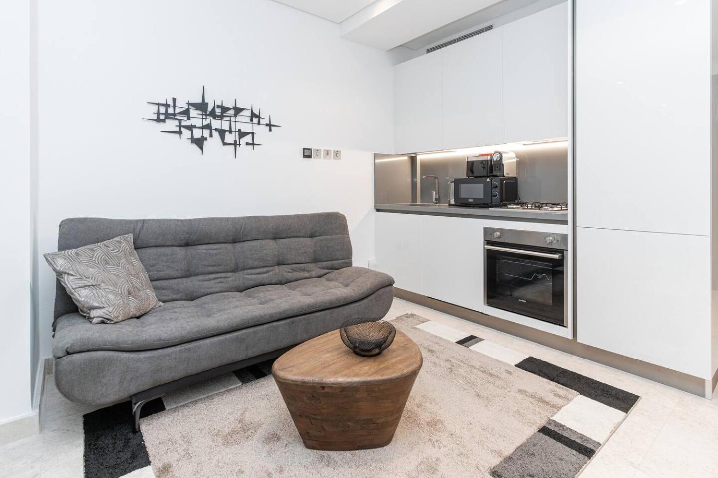 Apartment Cozy & Lux Studio-walk To Burj Khalifasleeps 3
