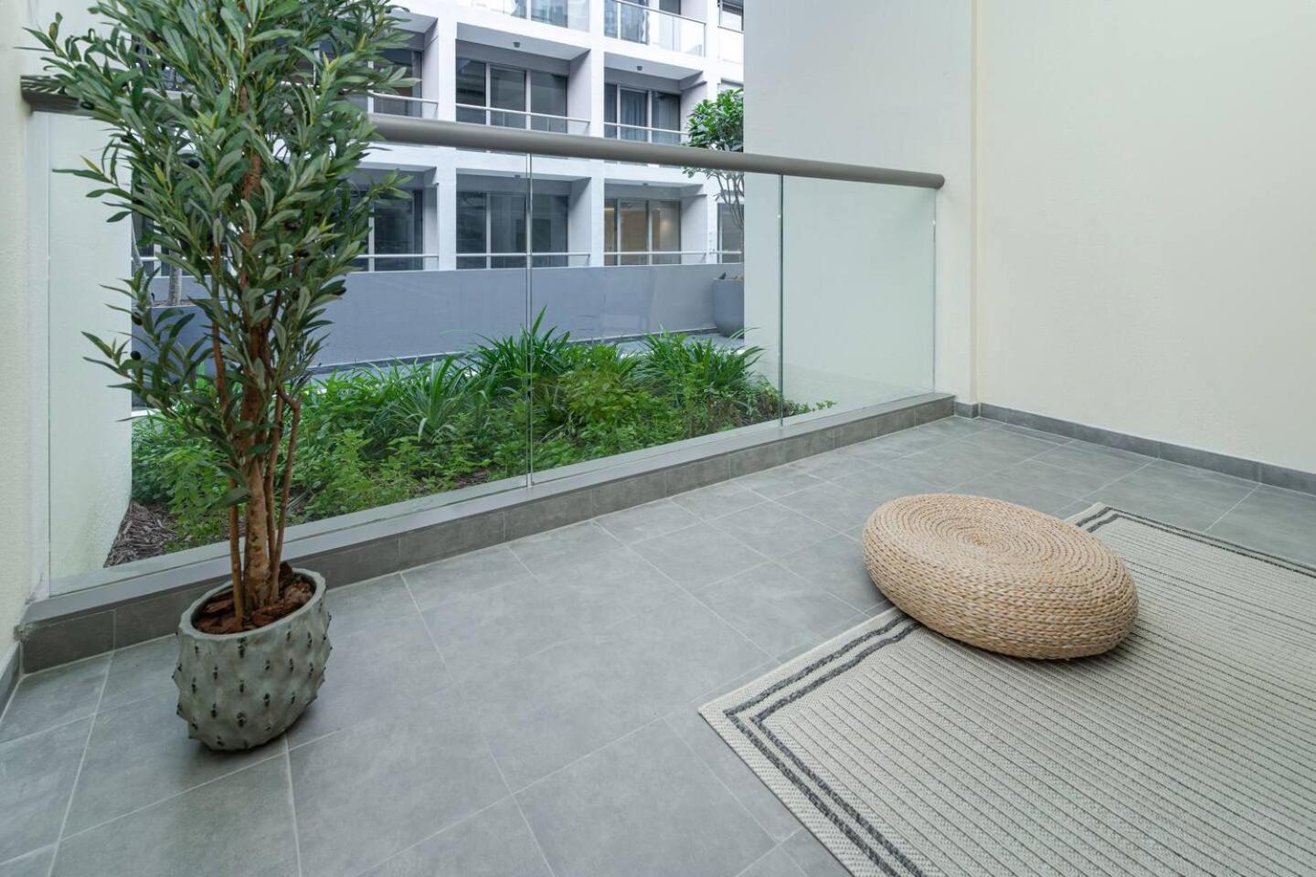 Apartment Cozy & Lux Studio-walk To Burj Khalifasleeps 3