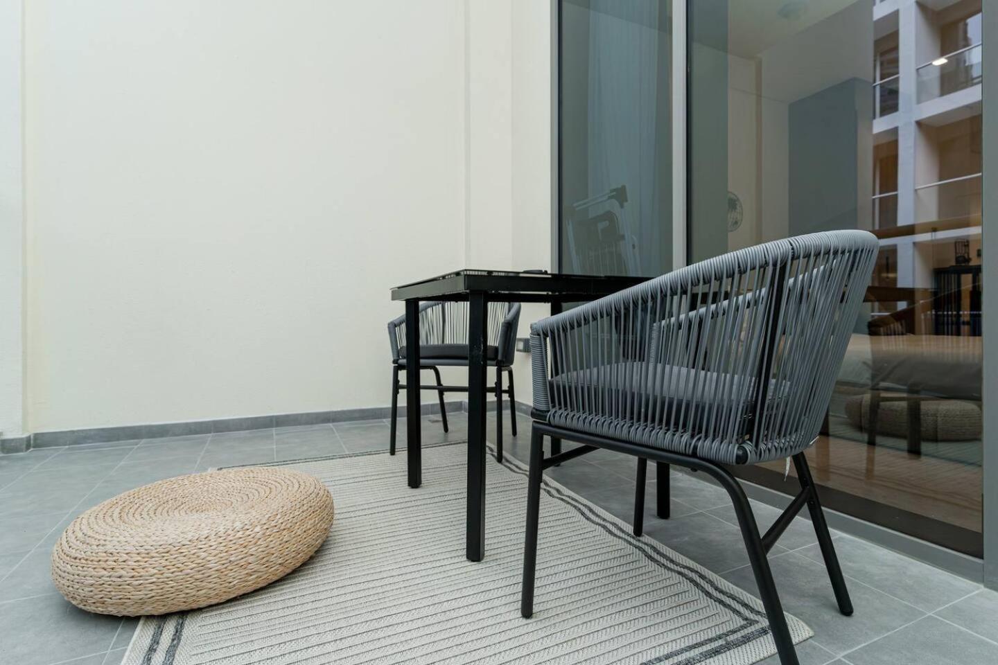 Apartment Cozy & Lux Studio-walk To Burj Khalifasleeps 3