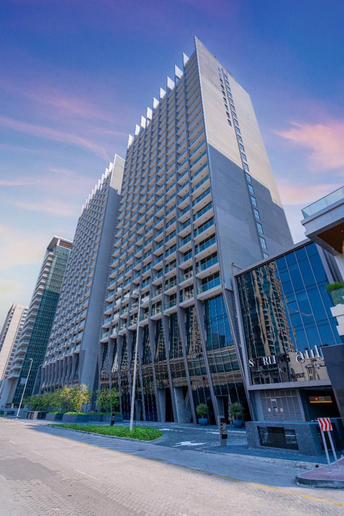 Apartment Cozy & Lux Studio-walk To Burj Khalifasleeps 3 Dubai