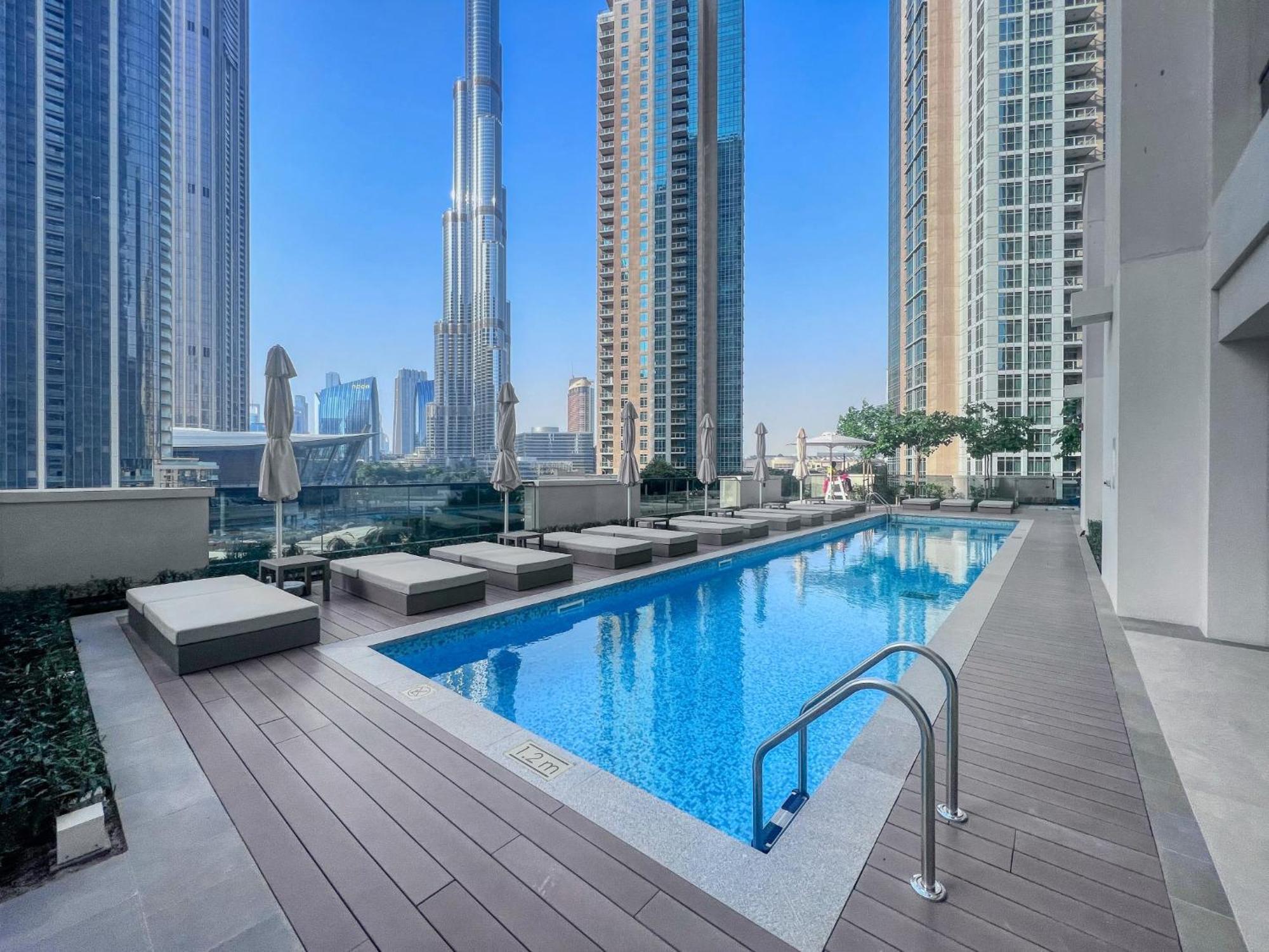 Full Burj Khalifa View - Two Balconies