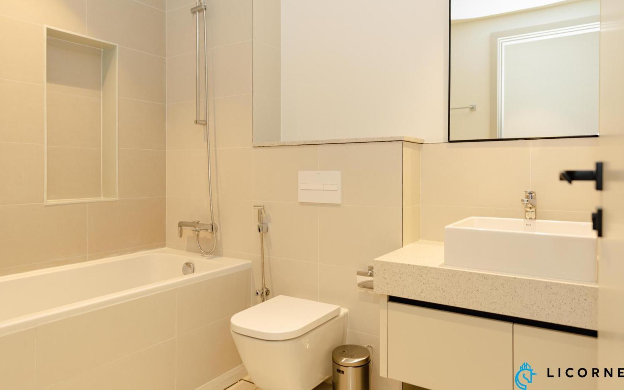 Seascape Sanctuary - 3 And A Half Br Beachfront Bliss - Marina Vista Tower 1 Daire Dubai