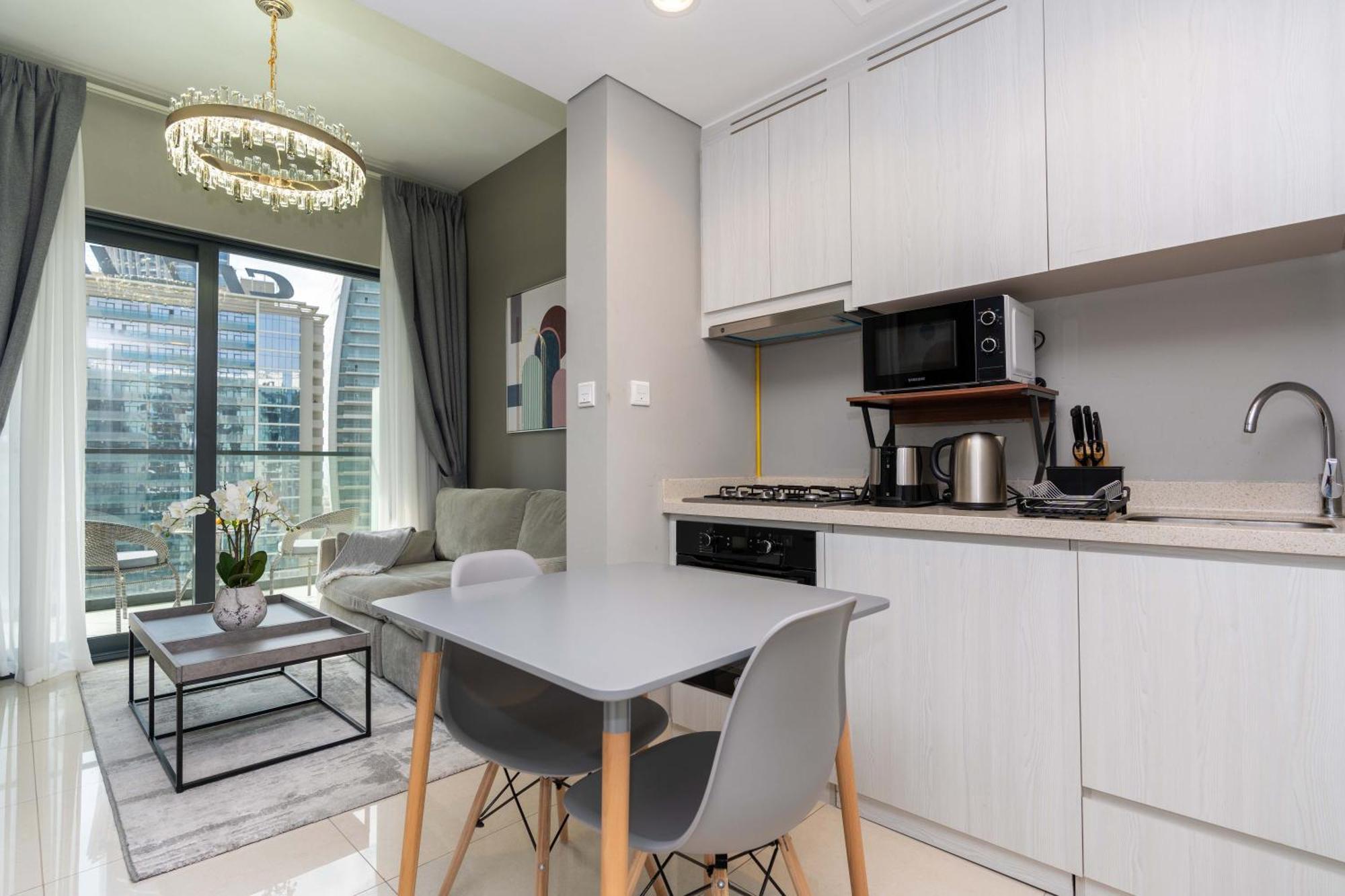 Daire Citihome-1br In Business Bay Overlooking The Canal Dubai