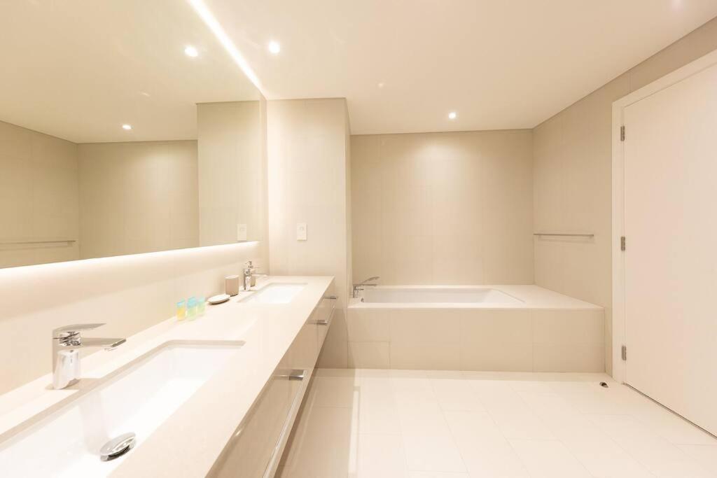 Fantastic And Rare 4br+maid's In Jbr Walk *