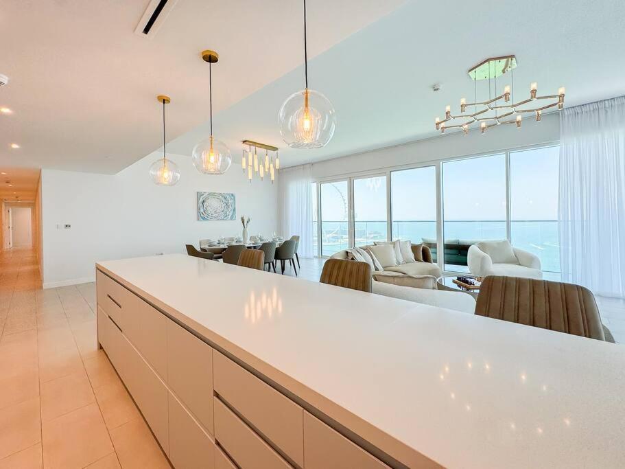 Fantastic And Rare 4br+maid's In Jbr Walk Apartment *