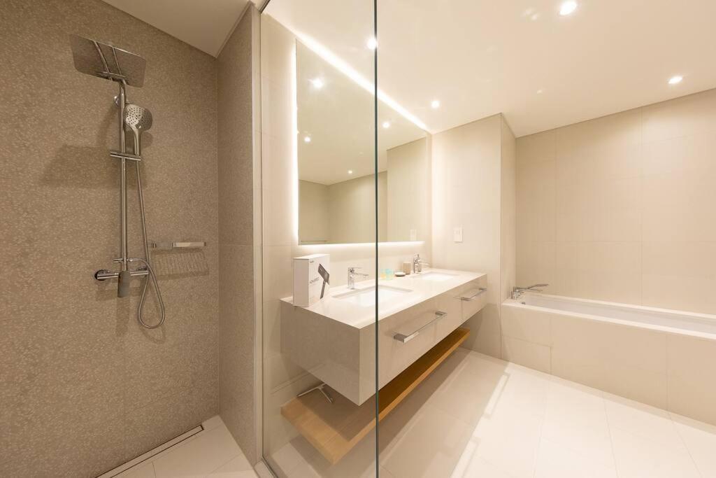 Apartment Fantastic And Rare 4br+maid's In Jbr Walk