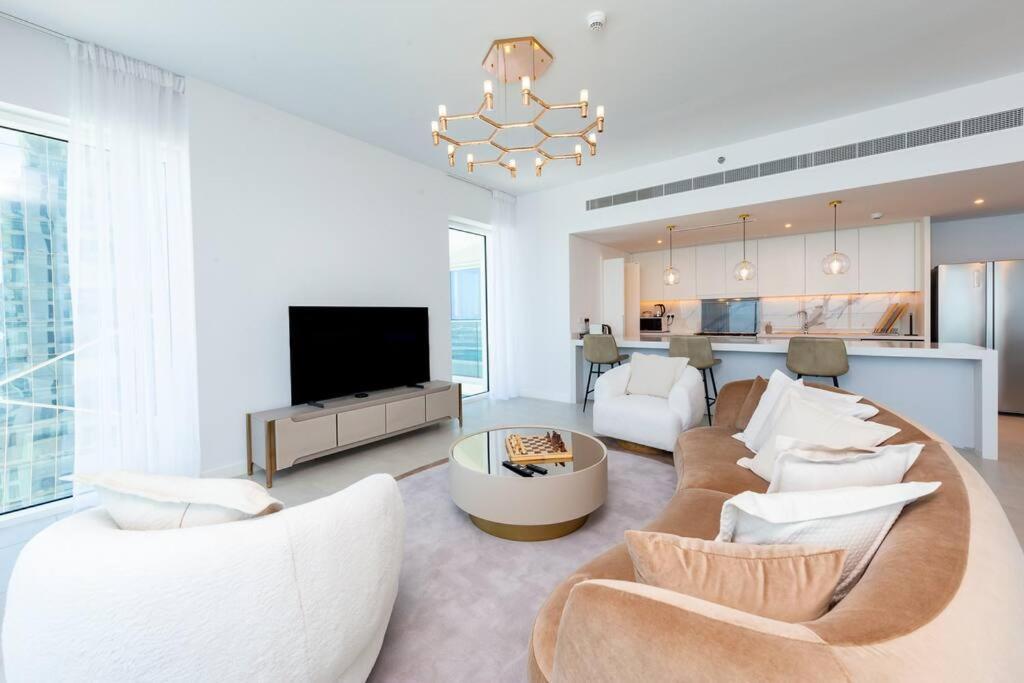 Fantastic And Rare 4br+maid's In Jbr Walk *