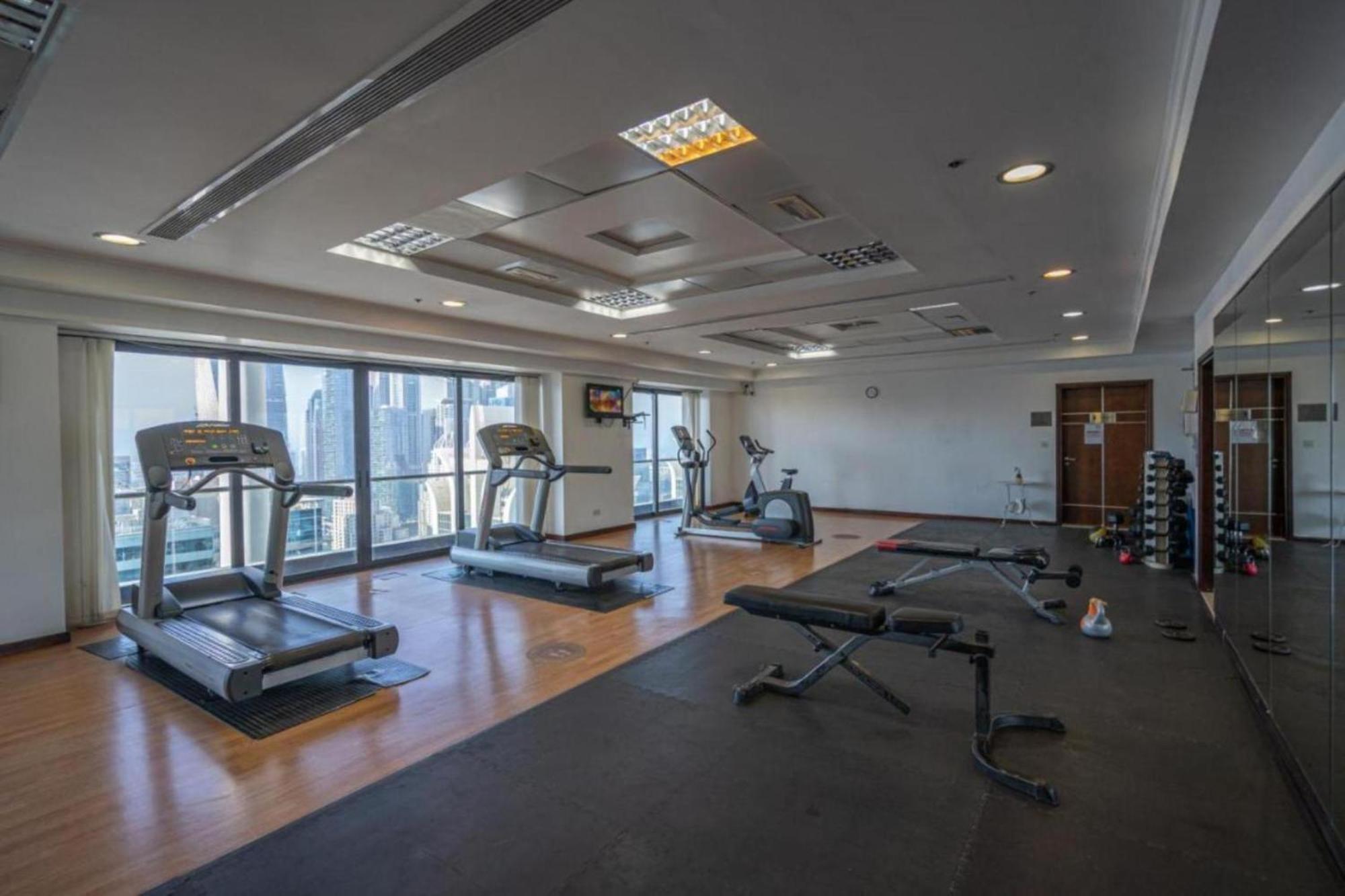 Click - Jlt - & Balcony Lakes View Entire -ra Dubai