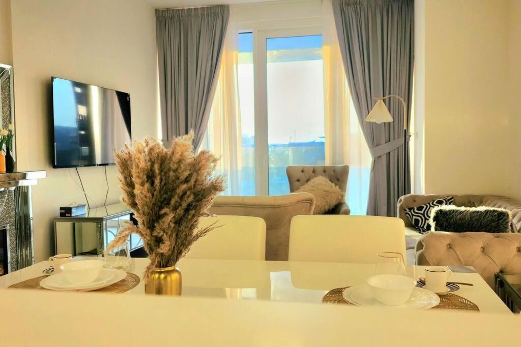 3br Beige Gray Escape Silver Skywalk Sanctuary *