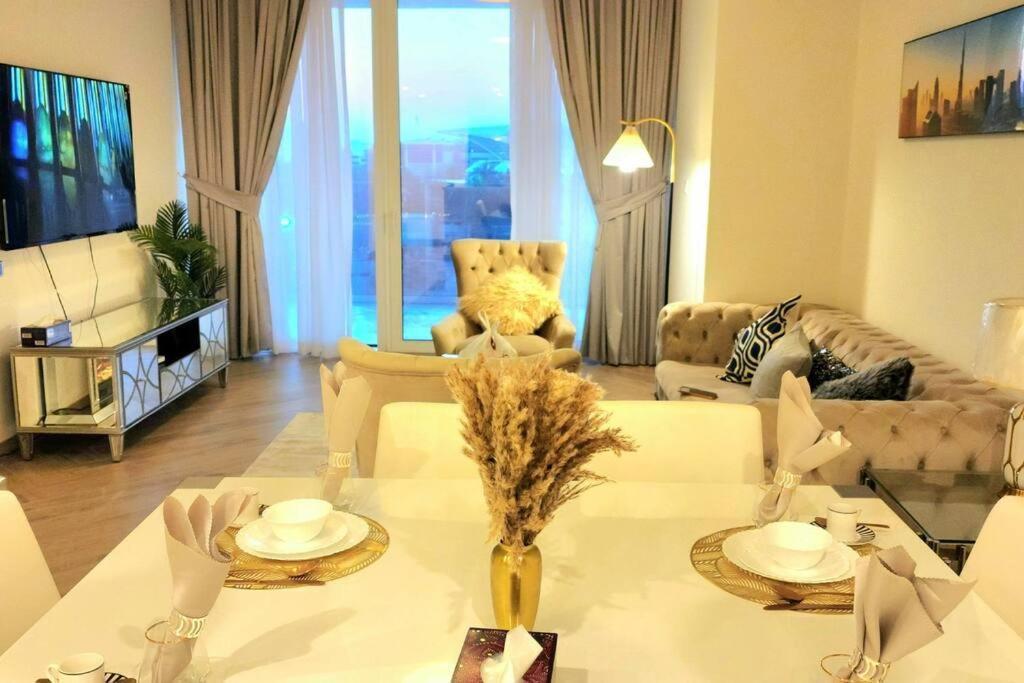 3br Beige Gray Escape Silver Skywalk Sanctuary Apartment *