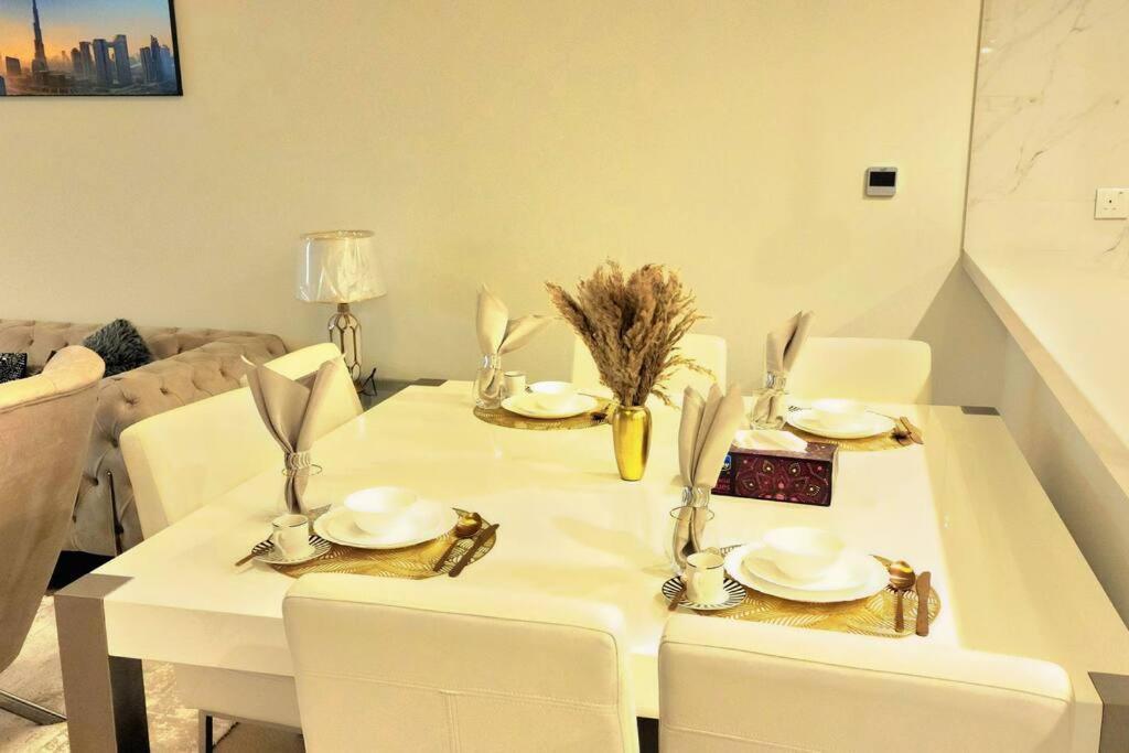 3br Beige Gray Escape Silver Skywalk Sanctuary Apartment Dubai