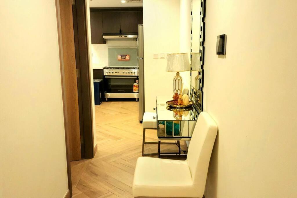 3br Beige Gray Escape Silver Skywalk Sanctuary Dubai