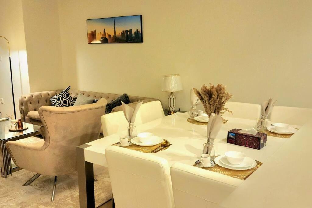 3br Beige Gray Escape Silver Skywalk Sanctuary