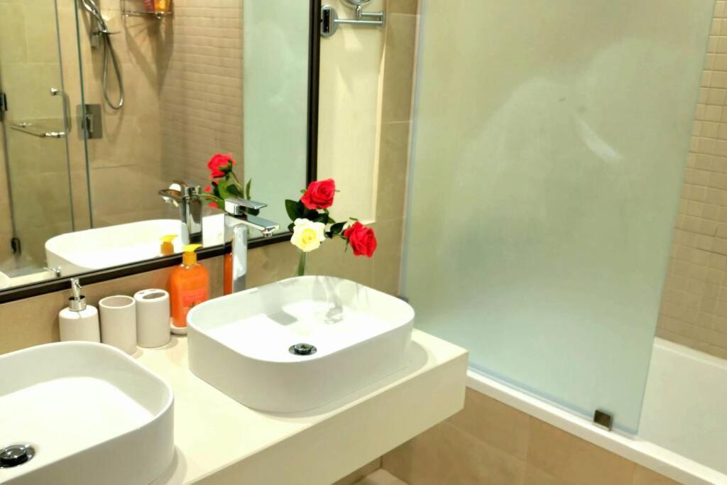 3br Beige Gray Escape Silver Skywalk Sanctuary * Dubai