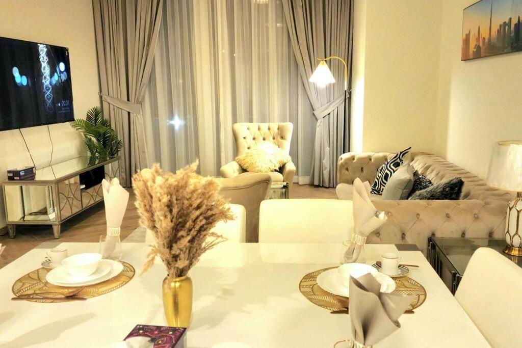 3br Beige Gray Escape Silver Skywalk Sanctuary Apartment