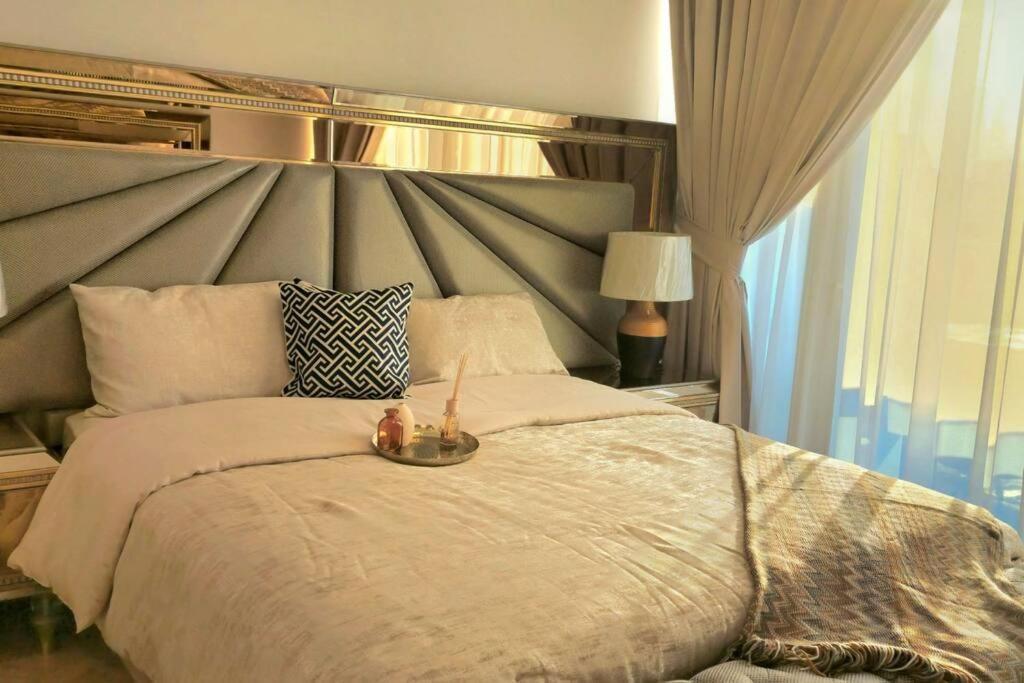 Apartment 3br Beige Gray Escape Silver Skywalk Sanctuary Dubai