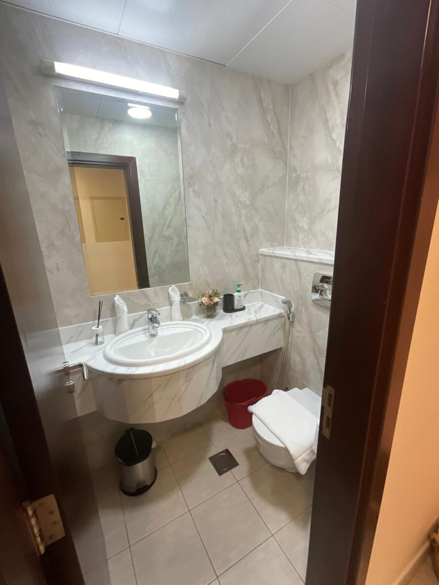 Apartment 50 Percent Offer ! Iconic Princess Tower ! 64th Floor ! Sea View & Marina Walk View ! 3min To Marina Beach & Tram ! Spacious