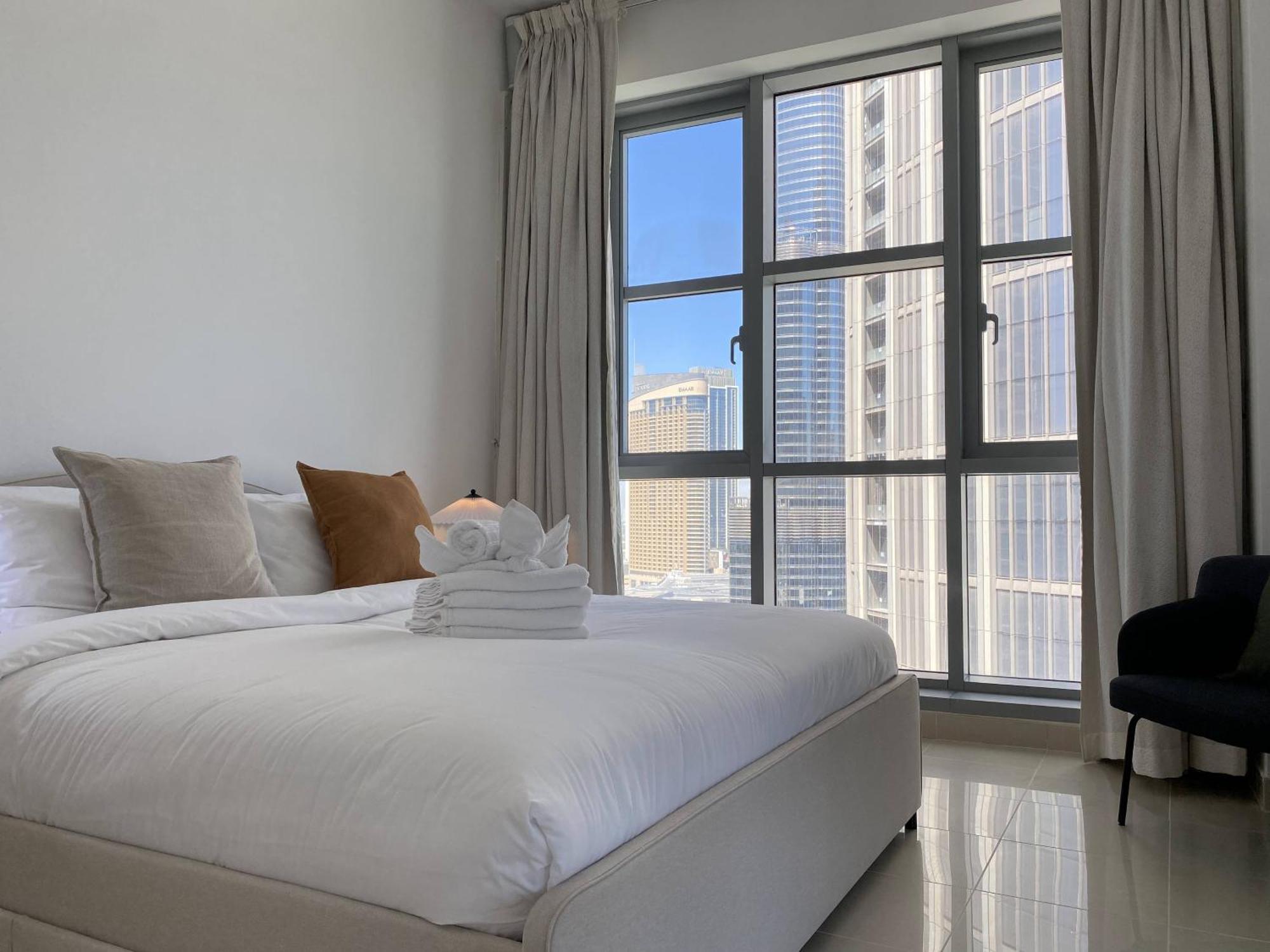 Lux Standpoint Tower Burj & Fountain Views Apartment