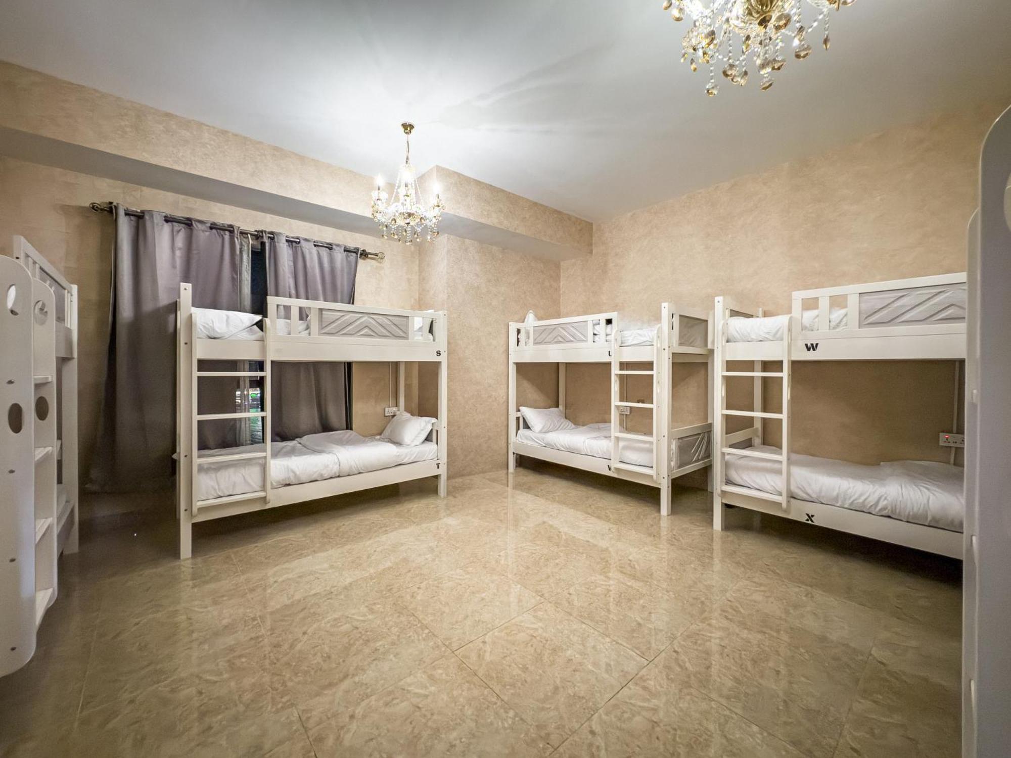 Ar Holiday Jbr 2 Albergue *
