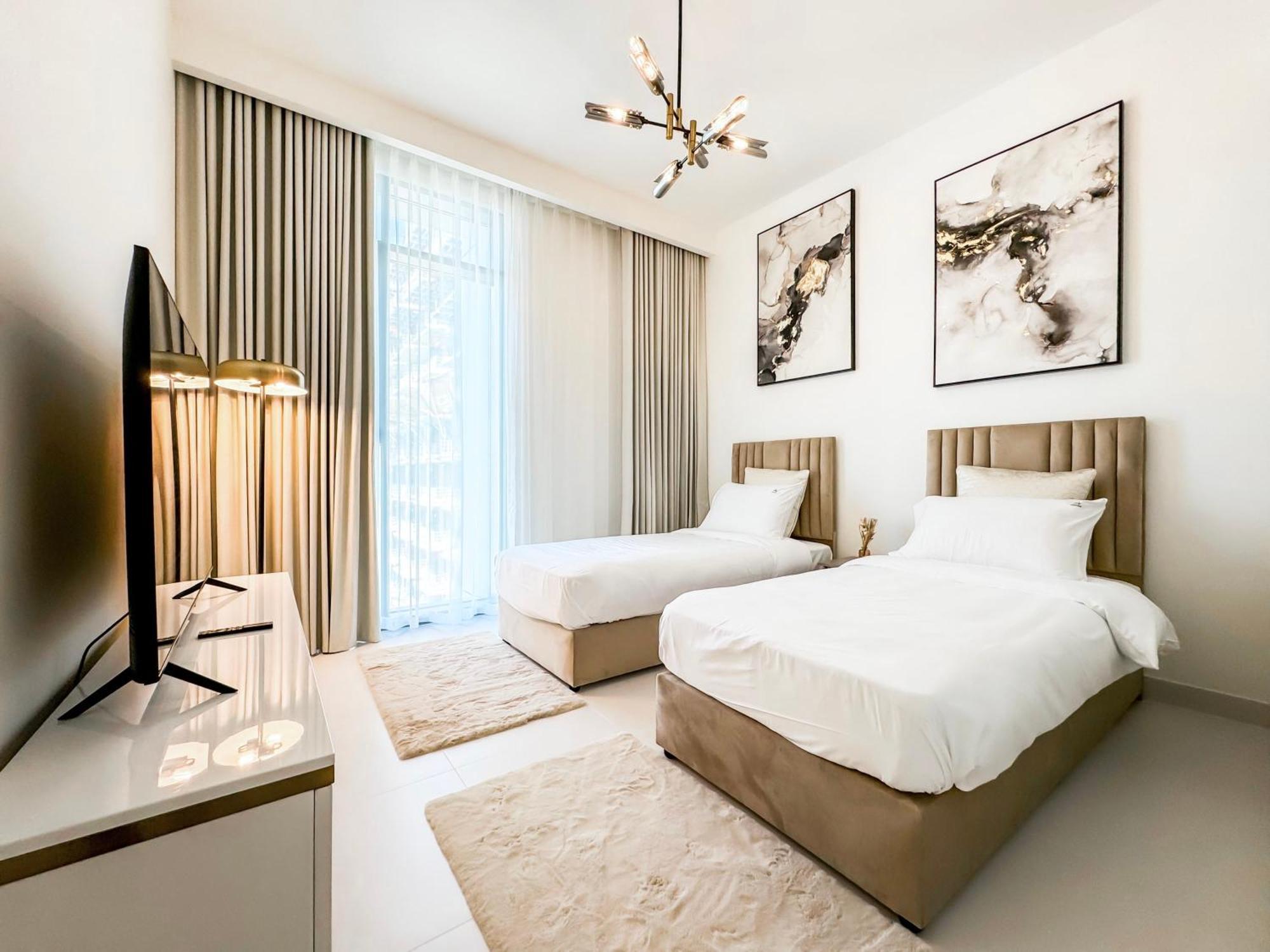 Panoramic Escape With Private Beach, 2br On High Floor Apartment *