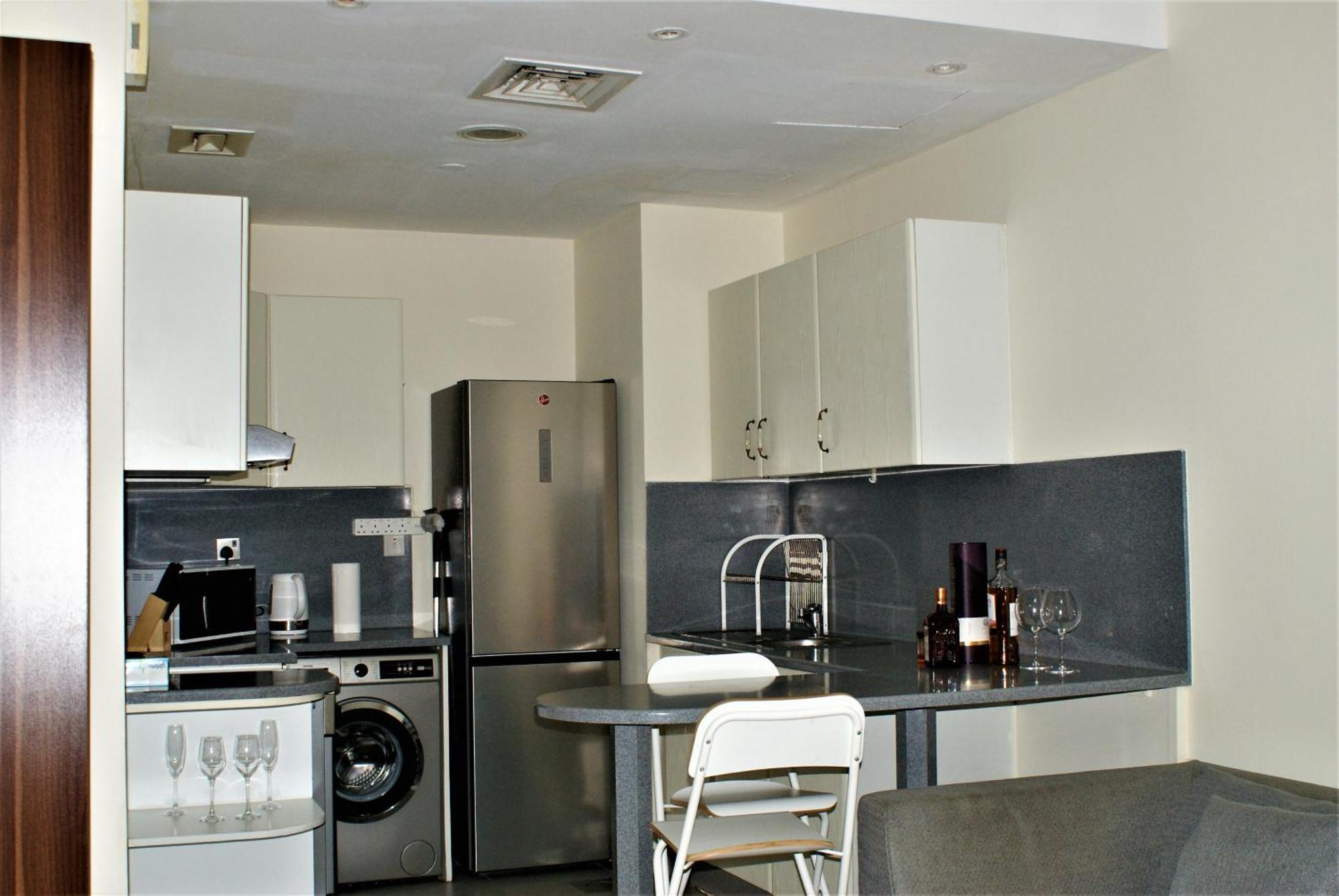 - Cozy, Very Accessible And So Near To Train Station Apartment *