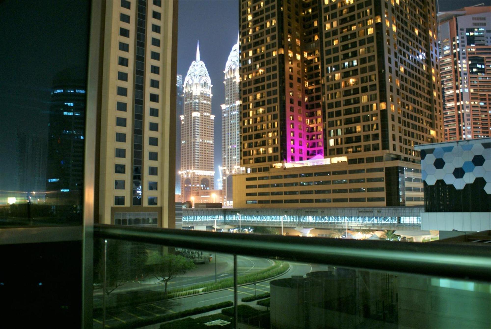 Apartment - Cozy, Very Accessible And So Near To Train Station Dubai