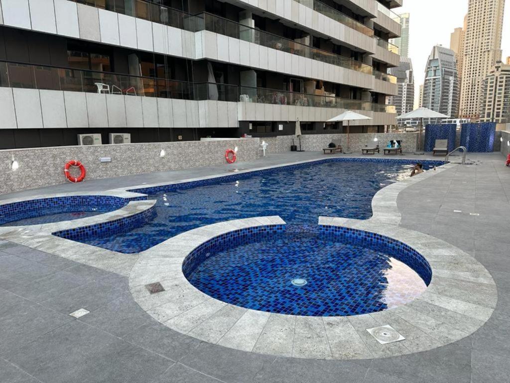 2 B/r Escan Tower Marina Near Metro Beach Dubai